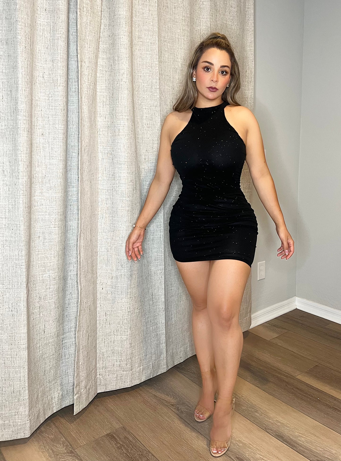 Vestido negro brillante