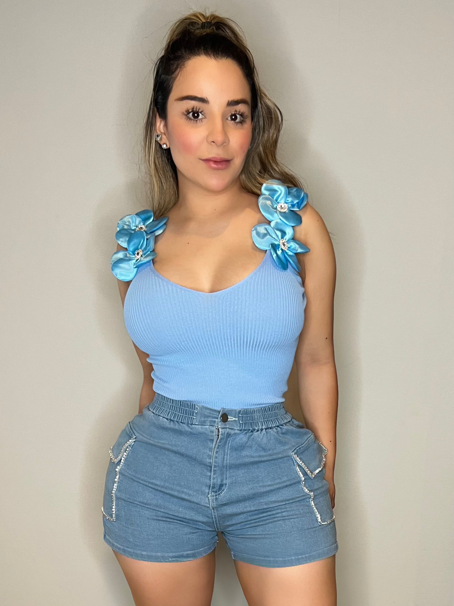 Blusa azul flores