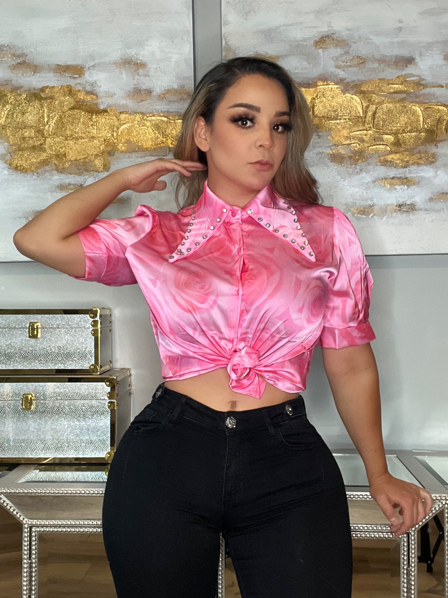 Camisa rosa flores piedras